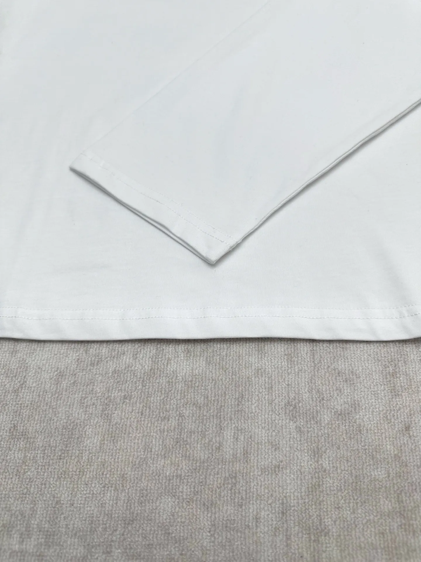 AC 26New Arrival T ， 。 ， 。 Sizes：S.M.L.XL.